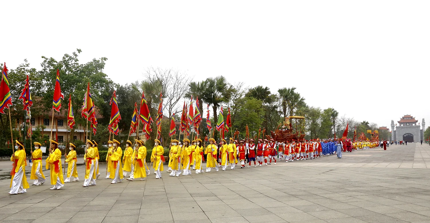 Đặc sắc lễ rước kiệu về Đền Hùng