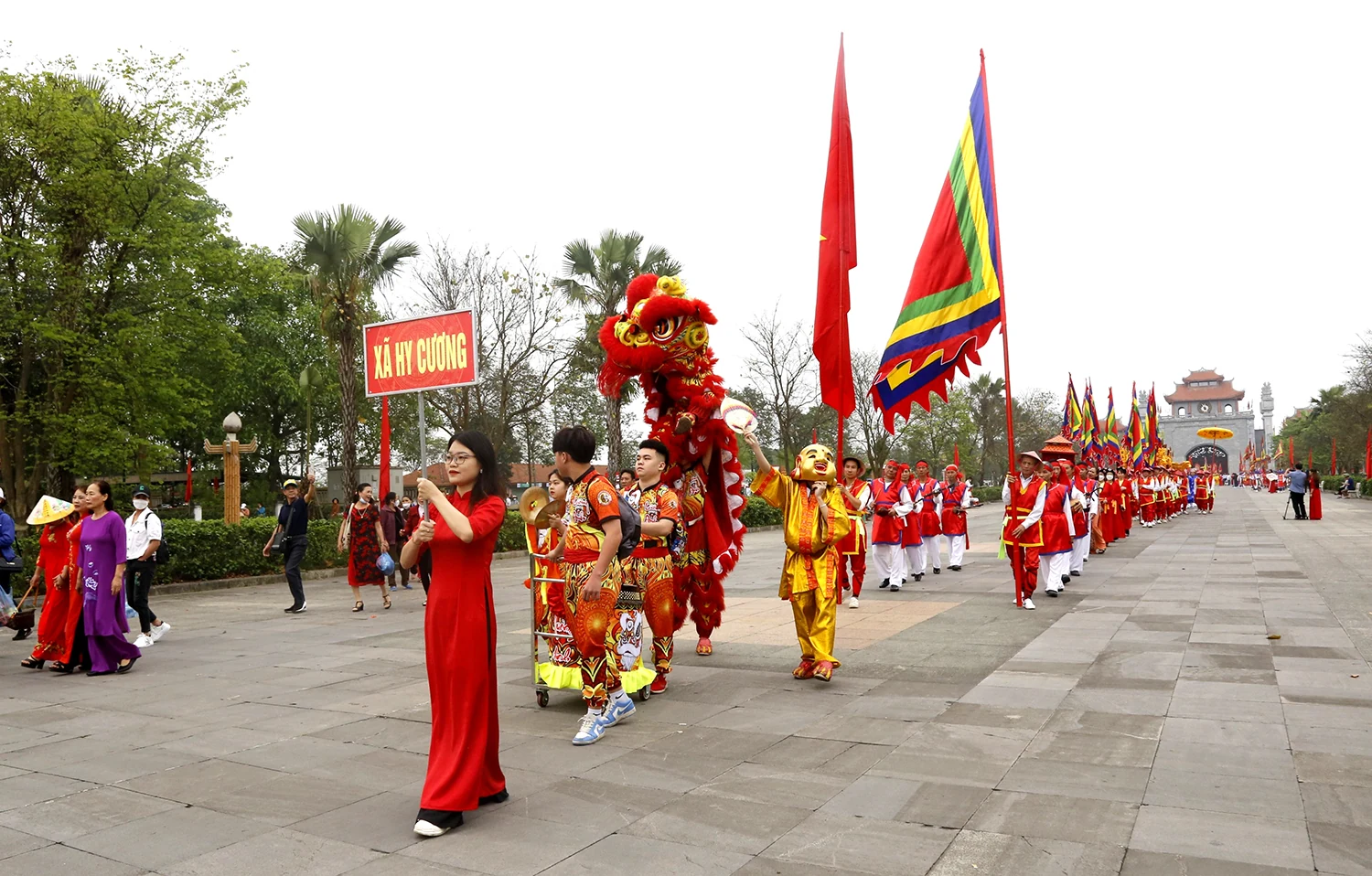 Đặc sắc lễ rước kiệu về Đền Hùng