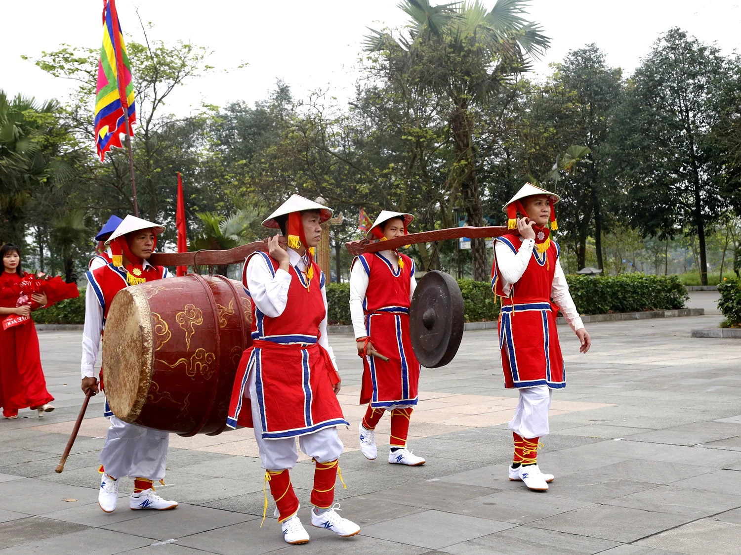 Đặc sắc lễ rước kiệu về Đền Hùng