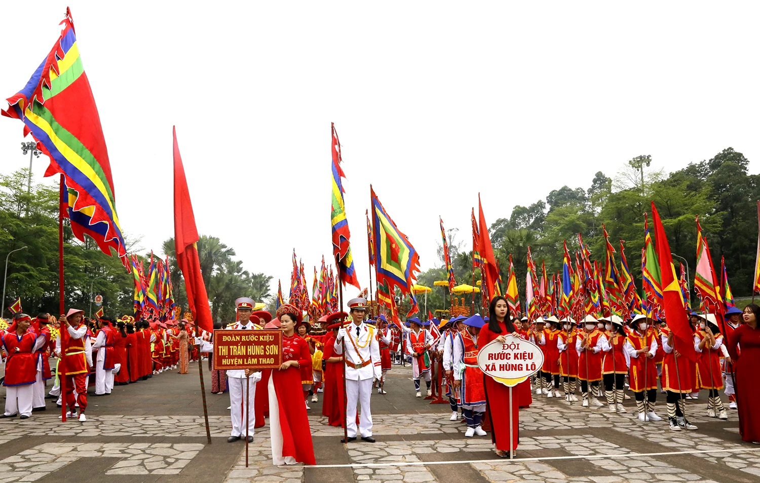 Đặc sắc lễ rước kiệu về Đền Hùng