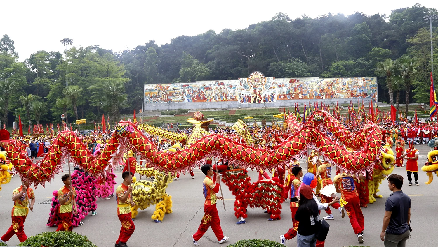 Đặc sắc lễ rước kiệu về Đền Hùng