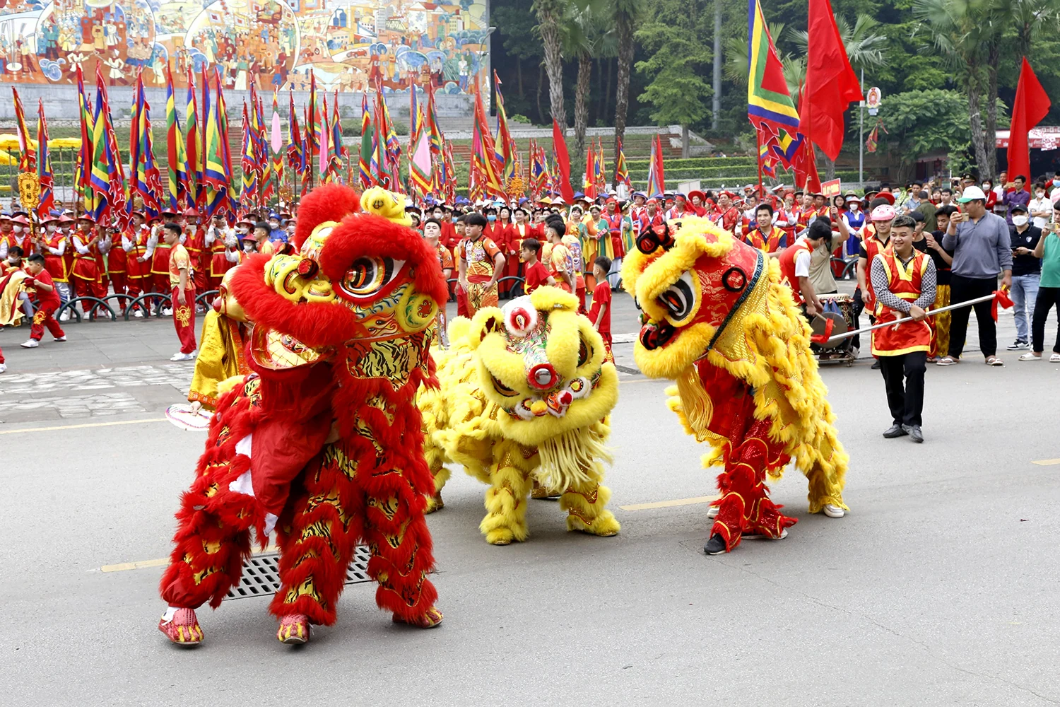 Đặc sắc lễ rước kiệu về Đền Hùng