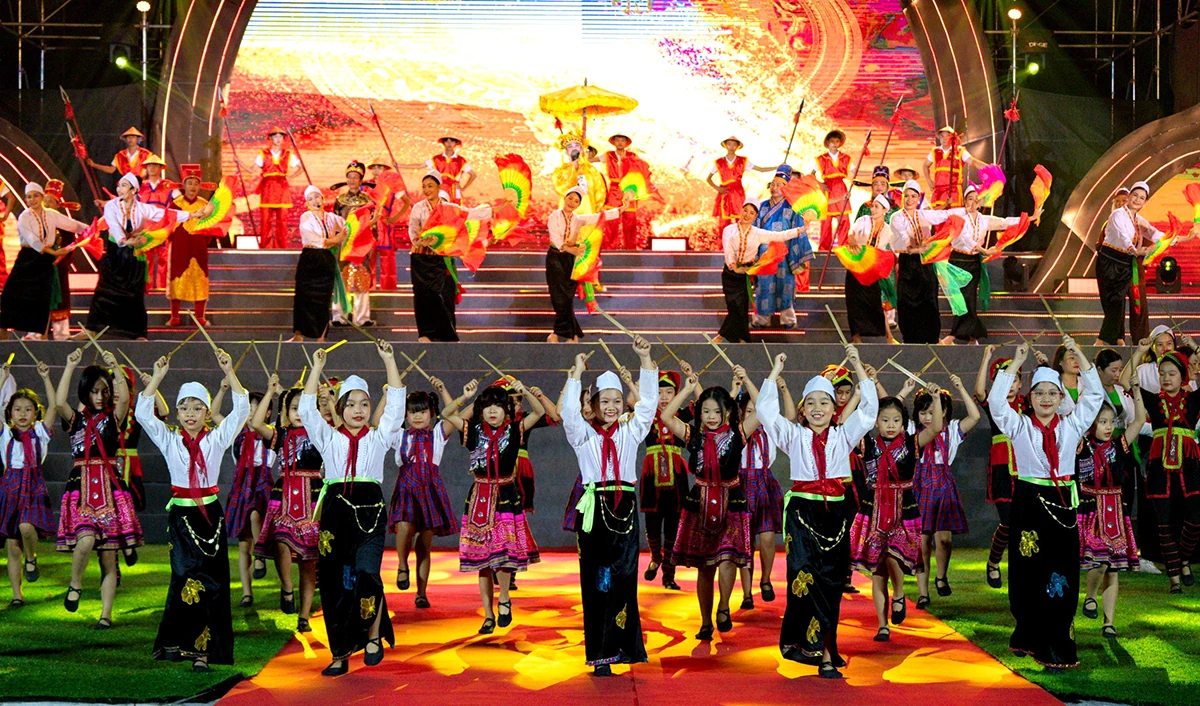 Thanh Sơn bừng sáng tương lai