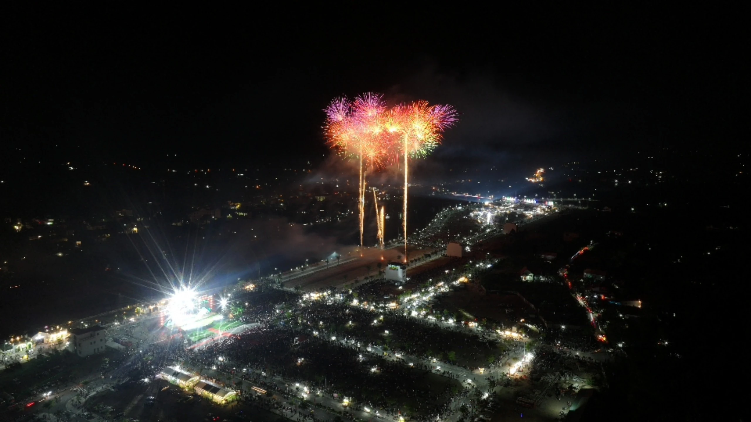 Thanh Sơn bừng sáng tương lai