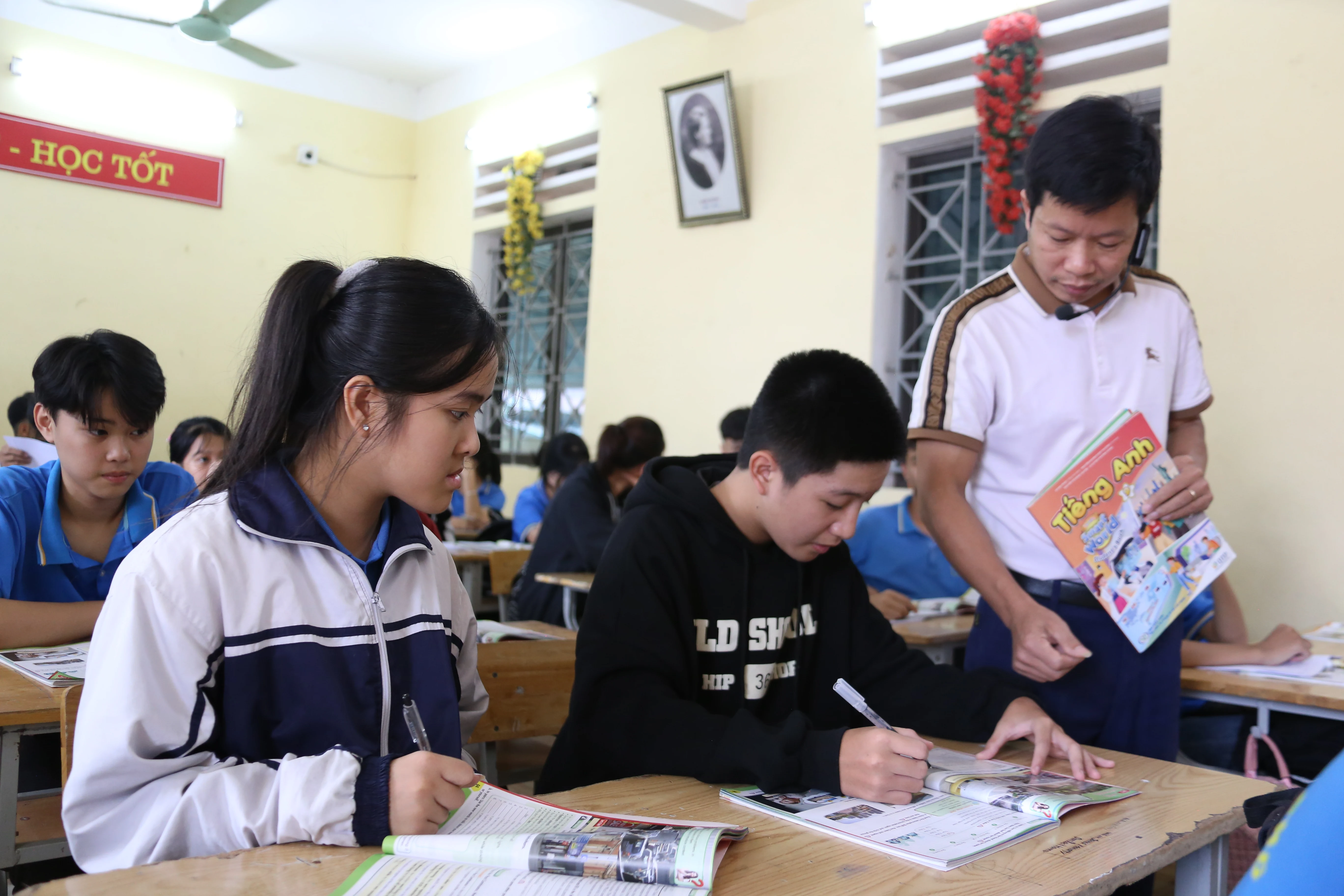 Đưa tiếng Anh đến học sinh vùng cao