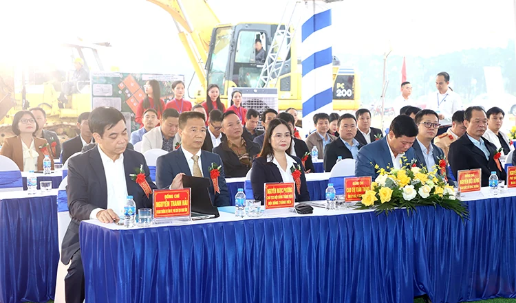 Động thổ Dự án “Xây dựng và kinh doanh hạ tầng Cụm công nghiệp Đồng Phì”