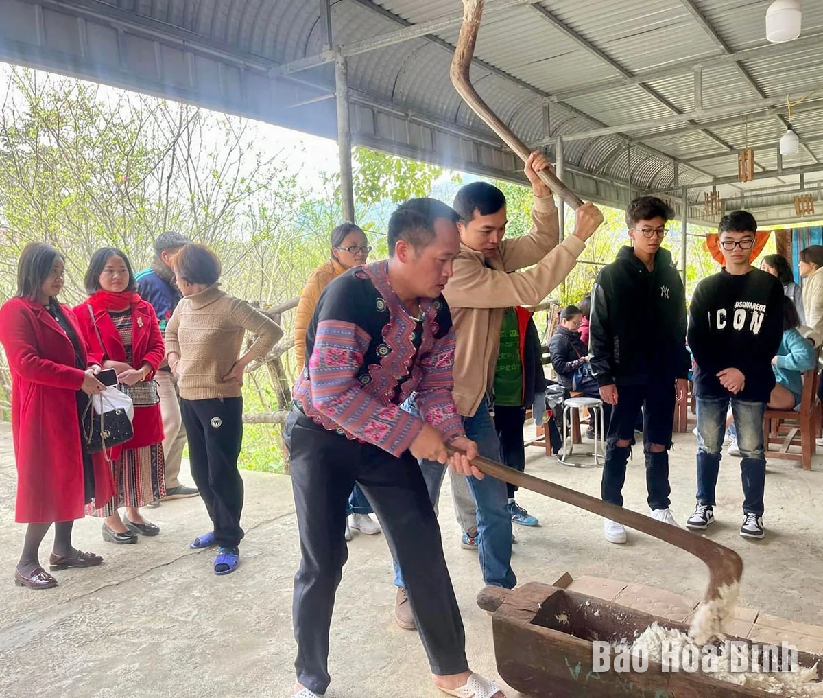 Điểm du lịch cộng đồng Hang Kia thu hút du khách