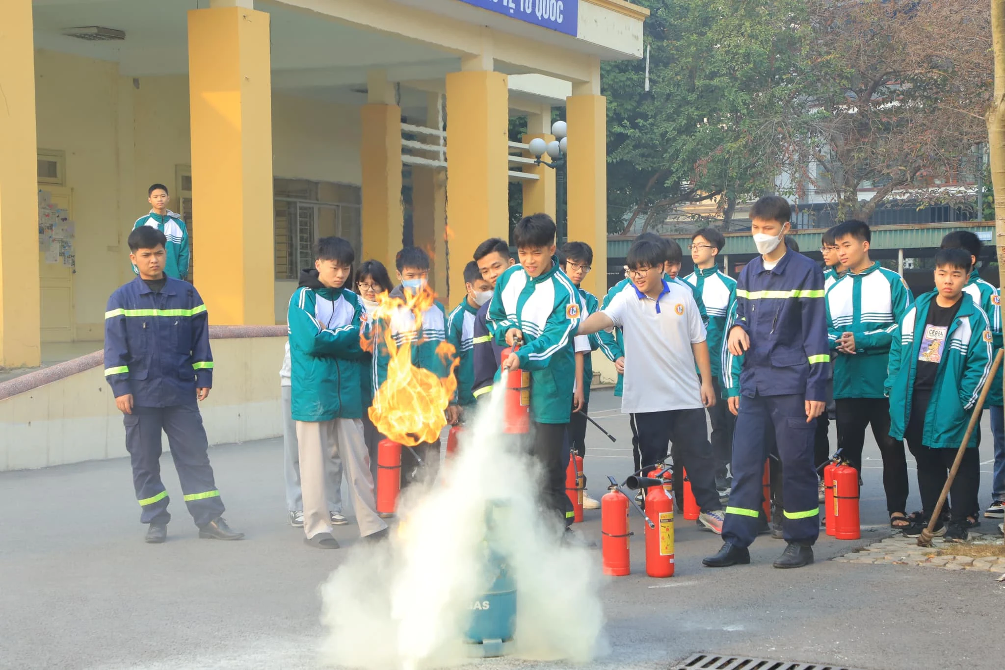 Tuyên truyền, trải nghiệm, thực hành chữa cháy và cứu nạn cứu hộ tại trường học
