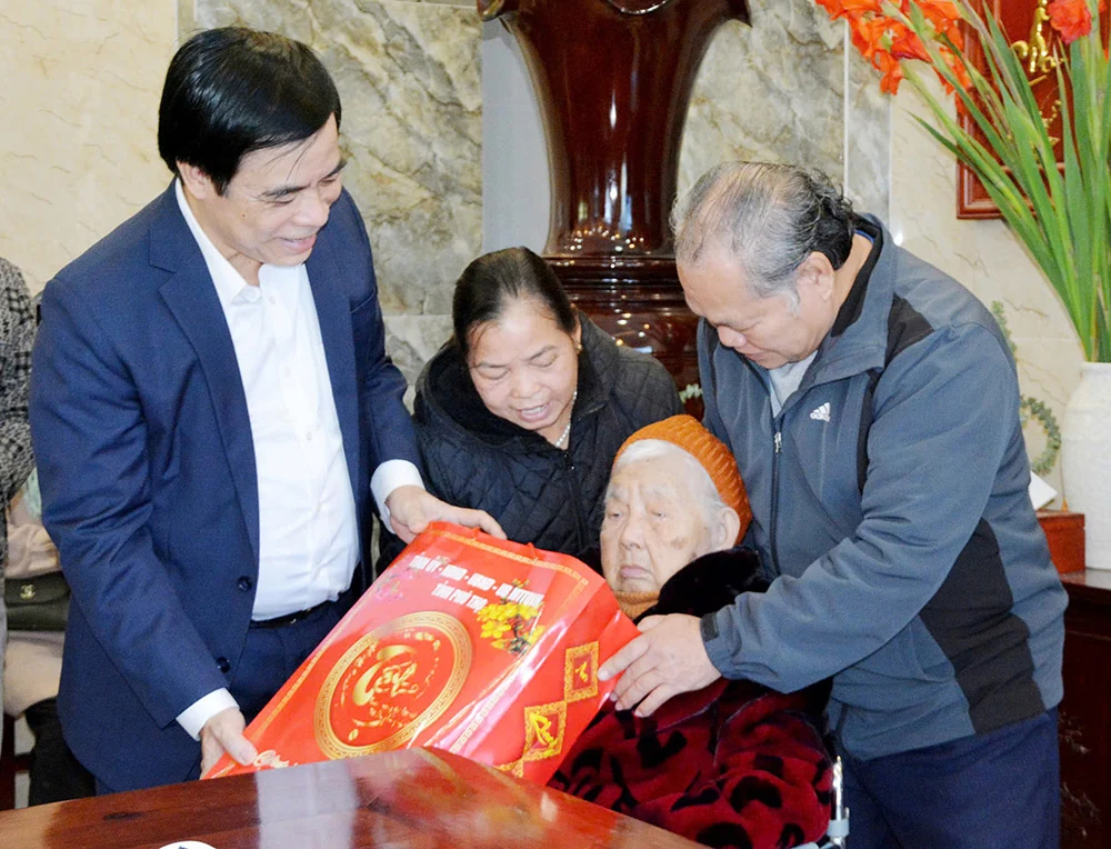 Các đồng chí lãnh đạo tỉnh thăm và chúc Tết tại các địa phương