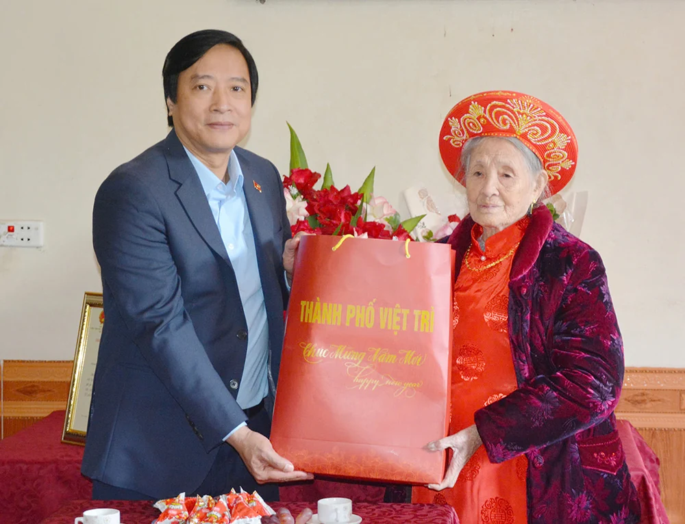 Các đồng chí lãnh đạo tỉnh thăm và chúc Tết tại các địa phương