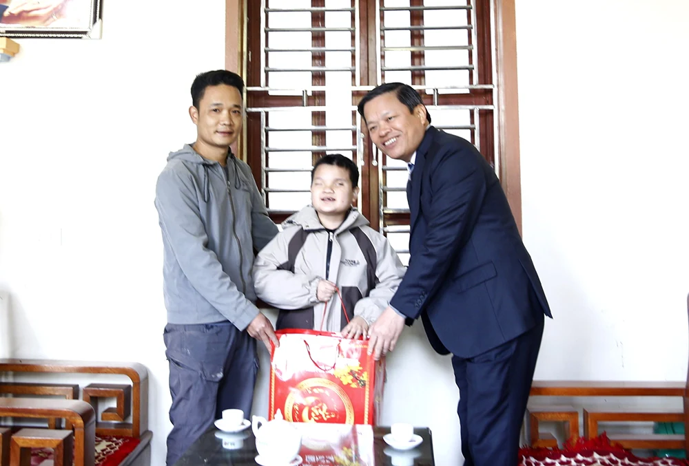 Các đồng chí lãnh đạo tỉnh thăm và chúc Tết tại các địa phương