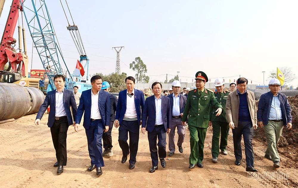 Chủ tịch UBND tỉnh Bùi Văn Quang thăm, chúc Tết Binh đoàn 12 - Bộ Quốc phòng và Lữ đoàn Công binh 249