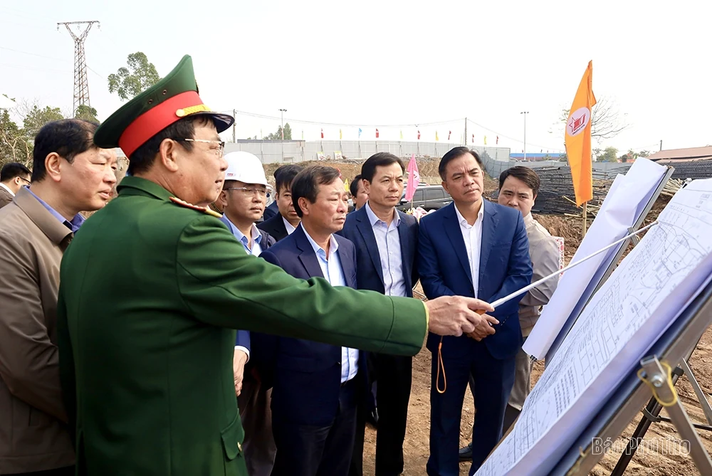 Chủ tịch UBND tỉnh Bùi Văn Quang thăm, chúc Tết Binh đoàn 12 - Bộ Quốc phòng và Lữ đoàn Công binh 249