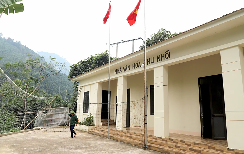 Nắng ấm bản Mông