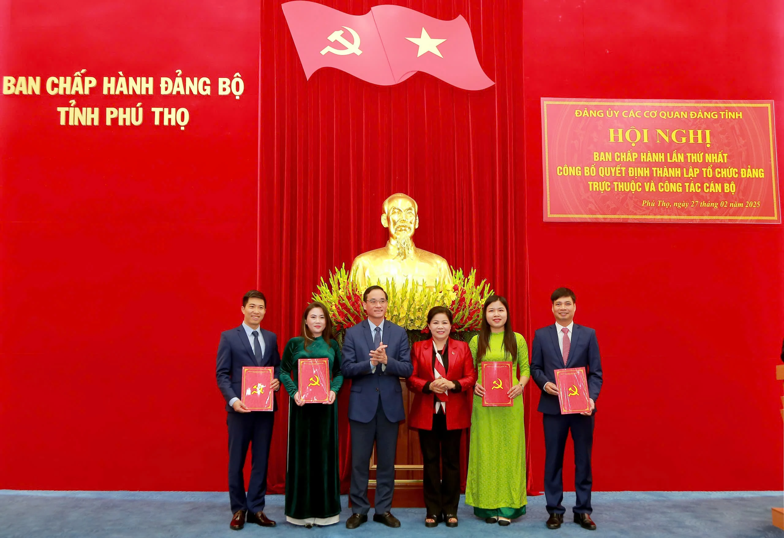 Đảng ủy các cơ quan Đảng tỉnh: Công bố quyết định thành lập tổ chức Đảng trực thuộc và công tác cán bộ