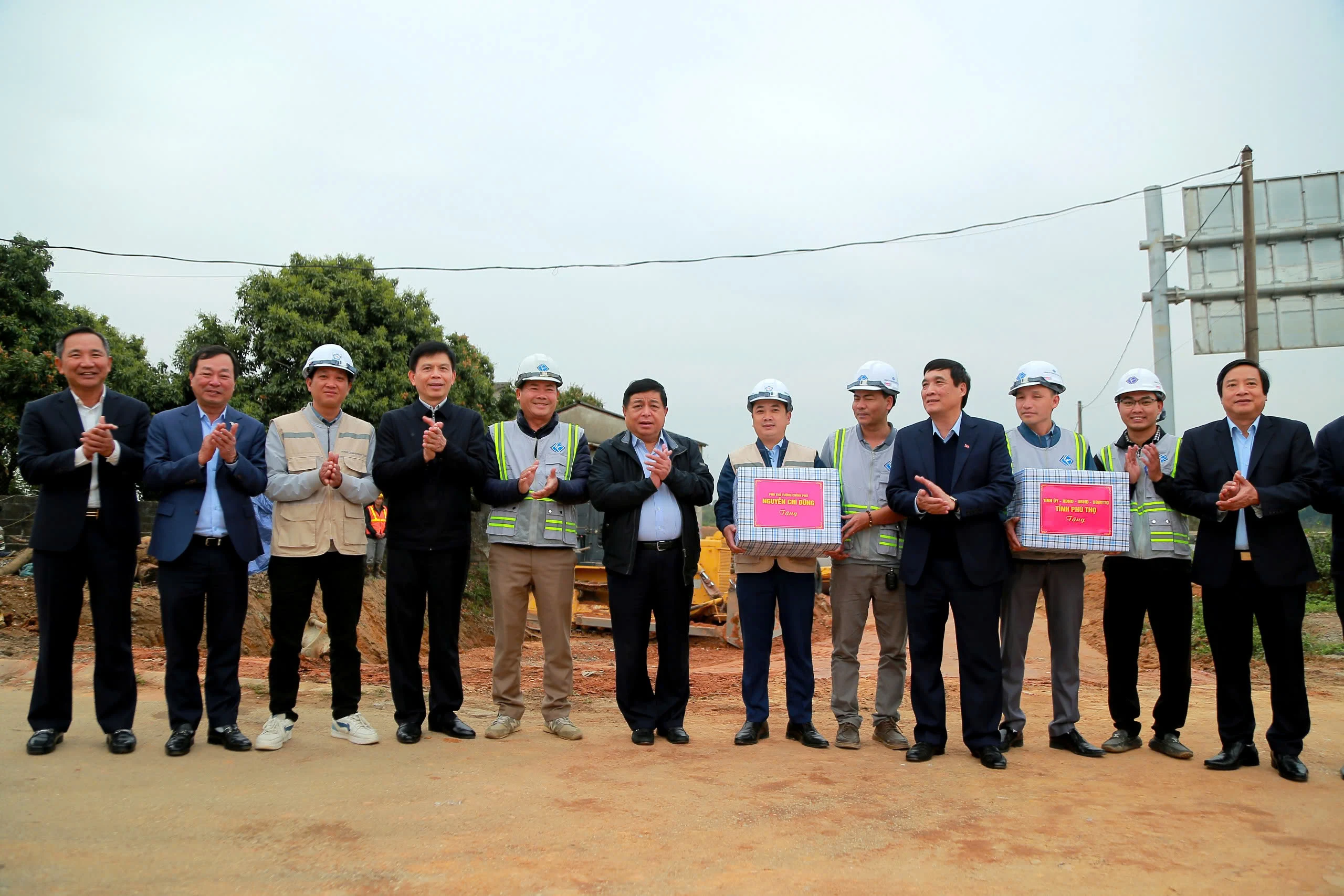 Phó Thủ tướng Chính phủ Nguyễn Chí Dũng làm việc với tỉnh