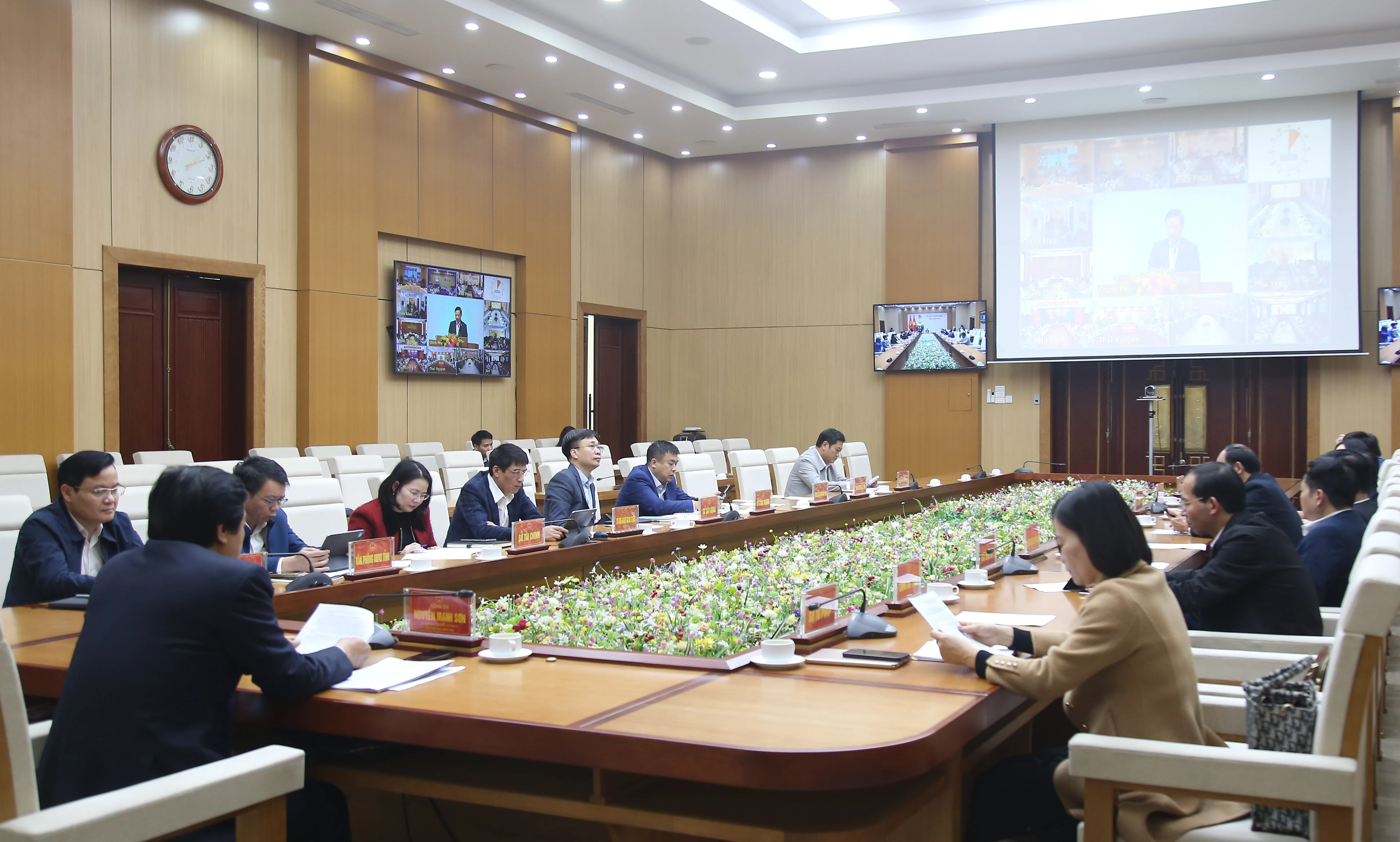 Quán triệt, triển khai thi hành các luật, nghị quyết mới