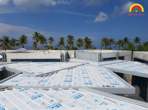 Khách hàng nói gì về tấm lợp polycarbonate Minh Tiến Group? – Những đánh giá chân thực nhất