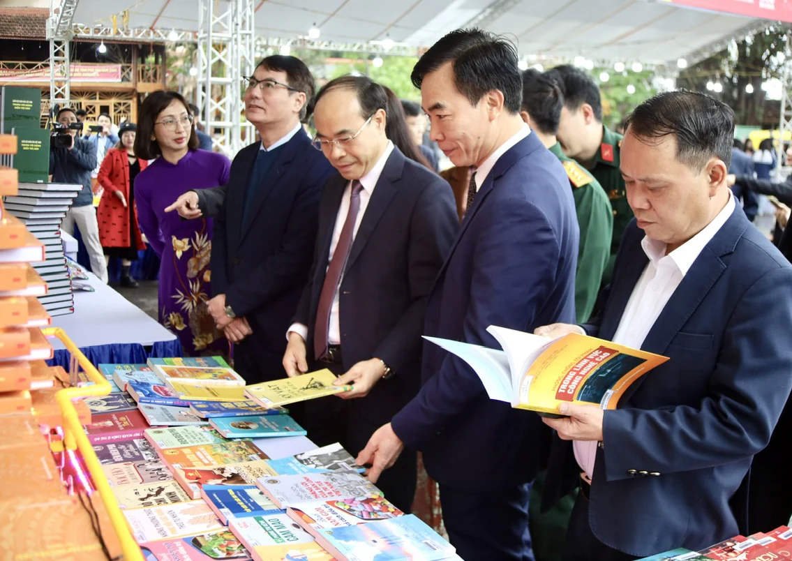 Khai mạc Hội sách Đất Tổ năm 2025