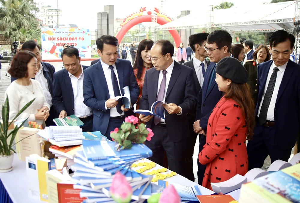 Khai mạc Hội sách Đất Tổ năm 2025