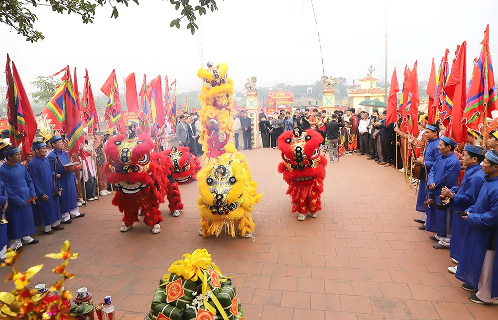 Về miền Đất Tổ