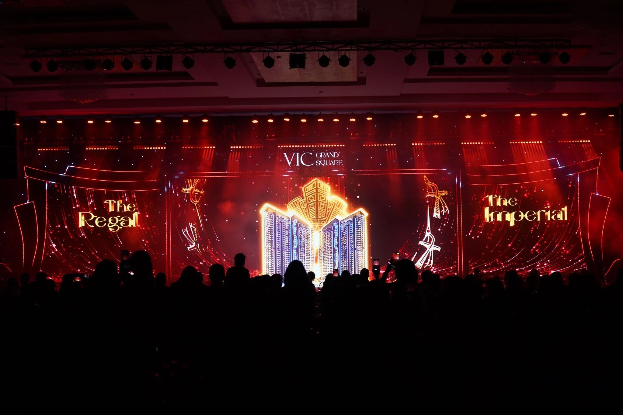 Gần 1.000 khách hàng “Về miền Đất Tổ - Khai mở phồn vinh” cùng VIC Grand Square