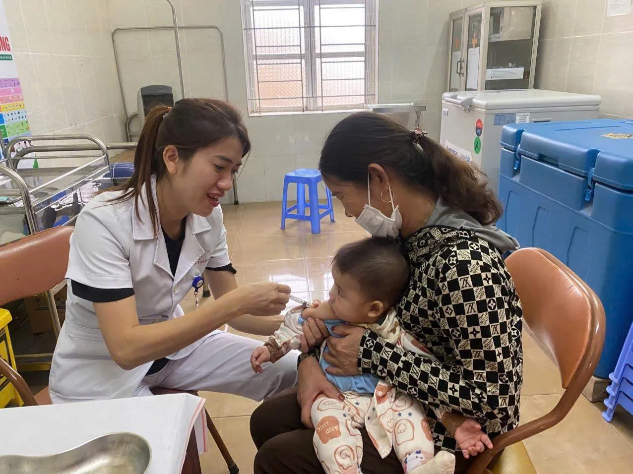 Hoàn thành tiêm chủng vắc xin phòng bệnh Sởi trong tháng 3