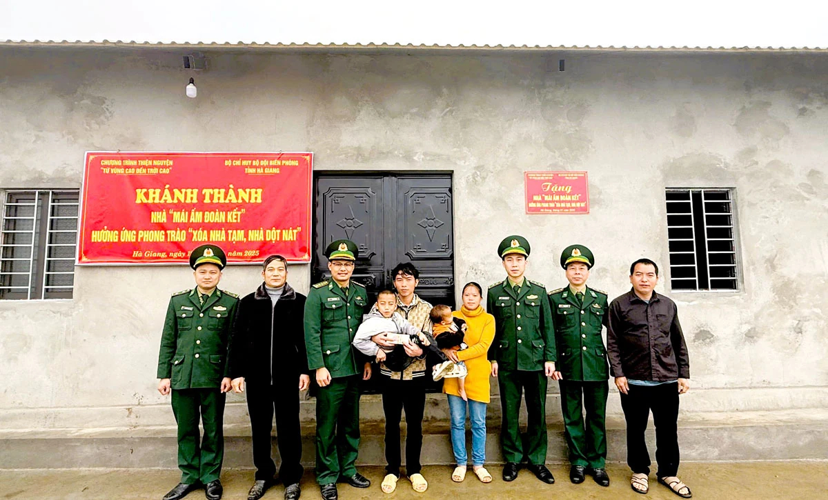 Những ngôi nhà ấm tình quân dân nơi biên cương