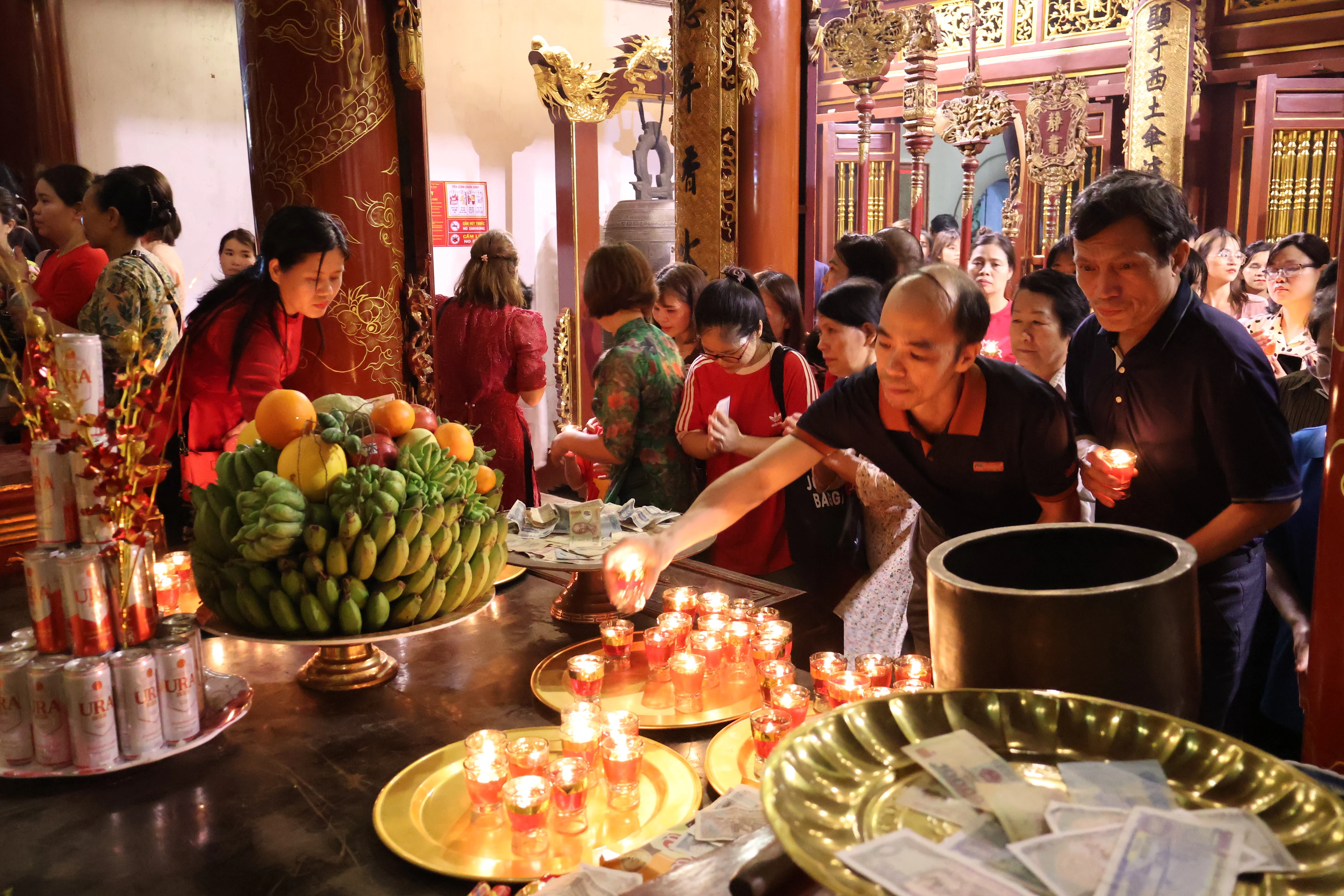 Hơn 200 du khách trải nghiệm Tour đêm Đền Hùng
