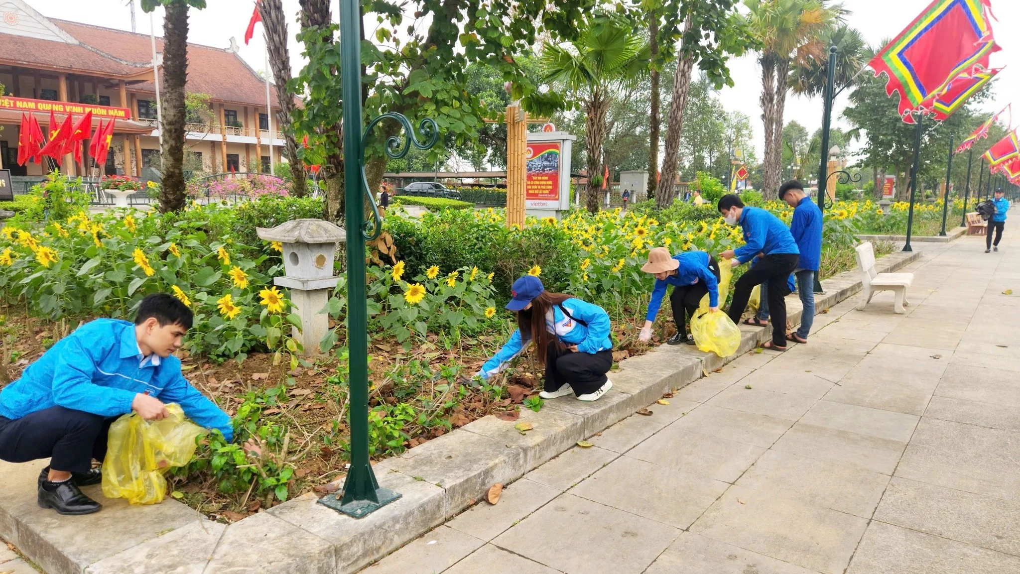 Gần 4.000 lượt thanh niên tình nguyện tham gia phục vụ Giỗ Tổ Hùng Vương năm 2025