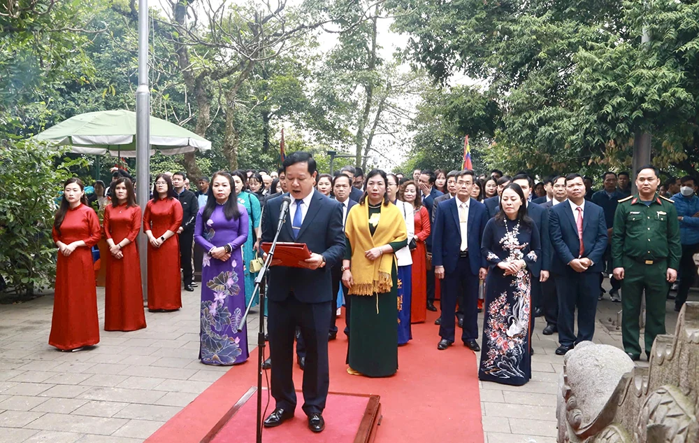 Huyện Yên Lập dâng hương tưởng niệm các Vua Hùng