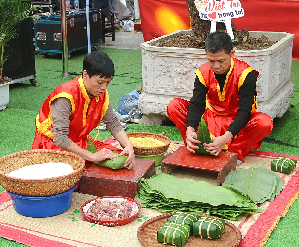 Các đồng chí lãnh đạo tỉnh thăm Hội trại Văn hóa