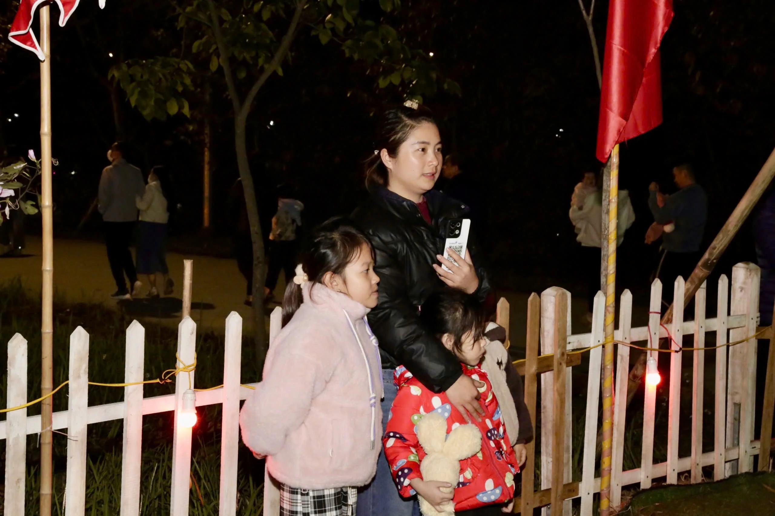 Sôi nổi hội trại về đêm