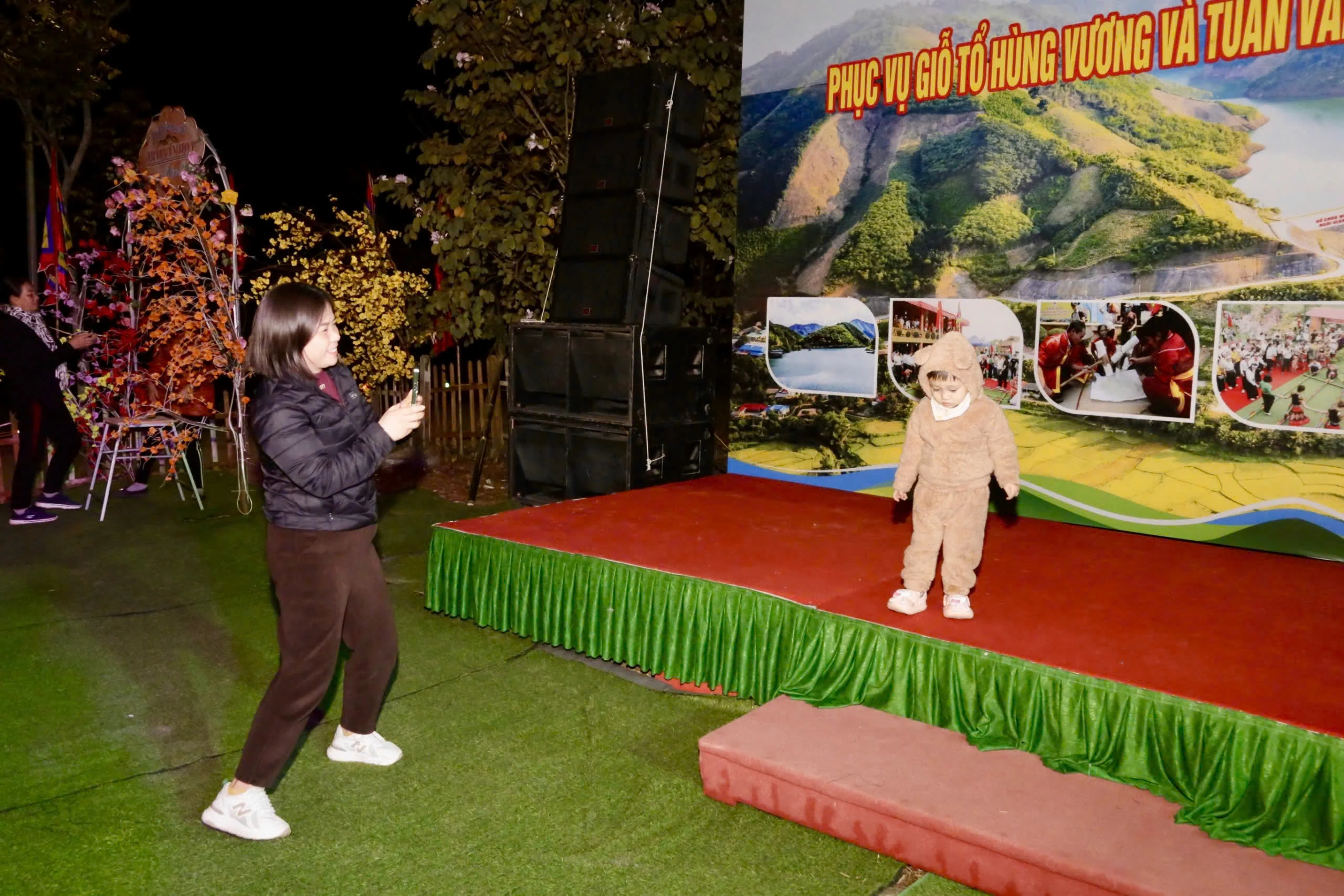 Sôi nổi hội trại về đêm