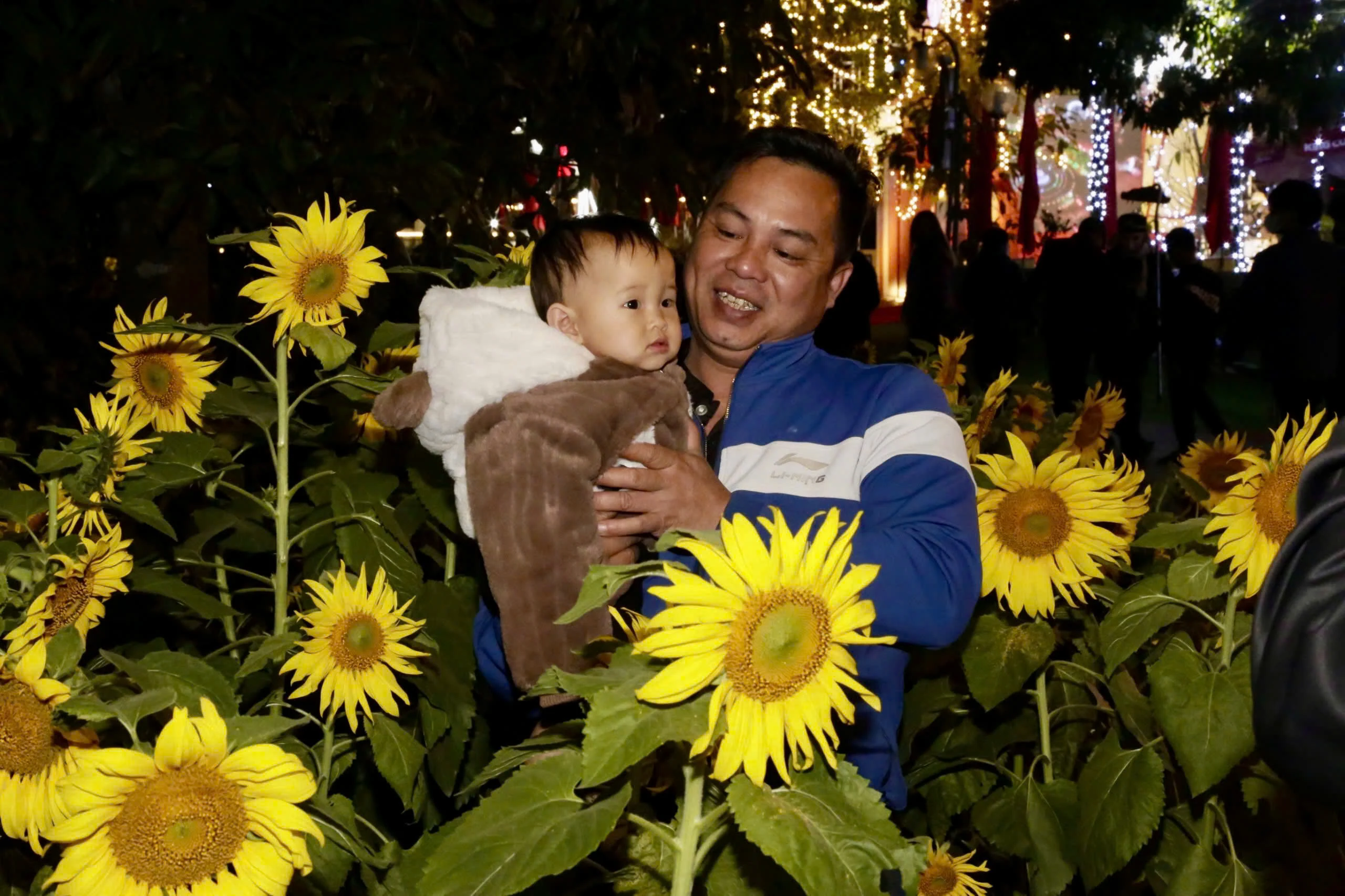 Sôi nổi hội trại về đêm