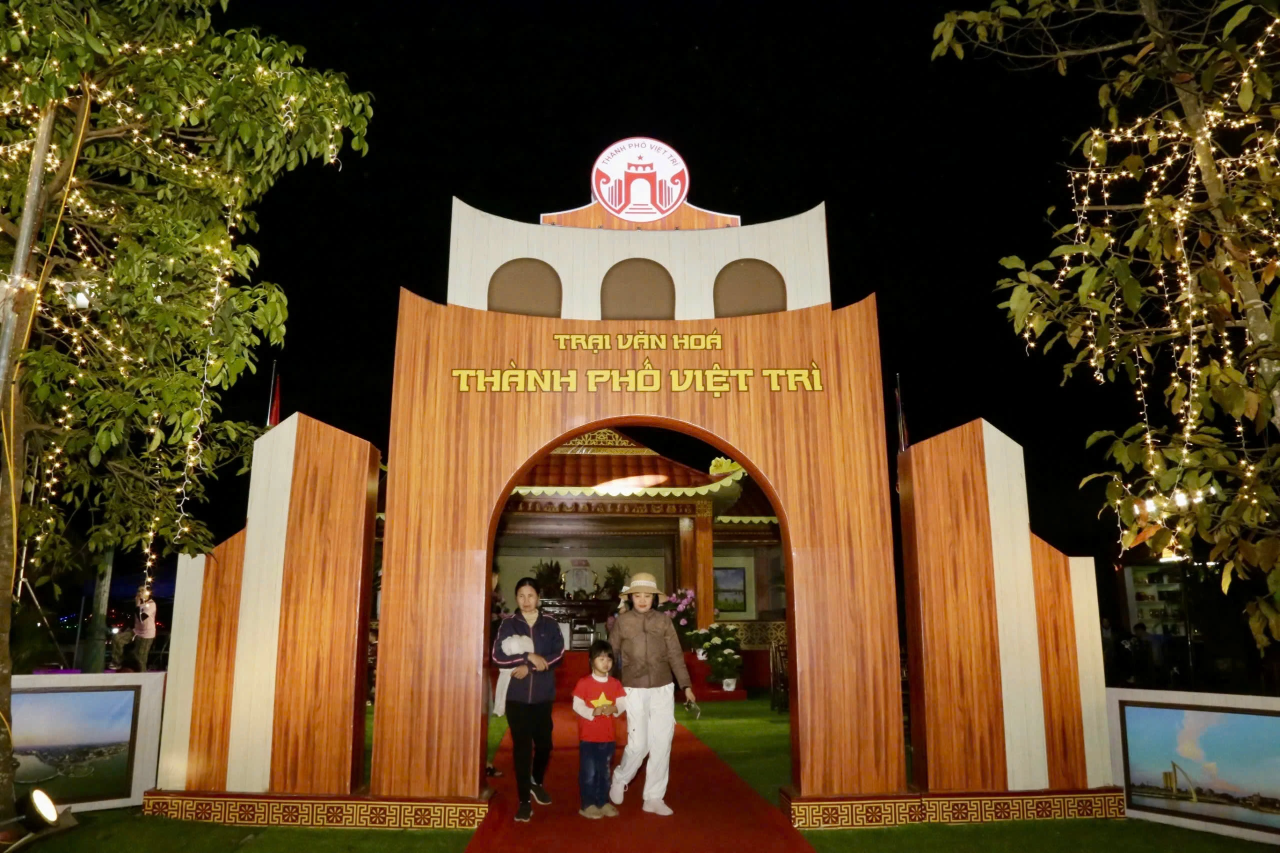 Sôi nổi hội trại về đêm