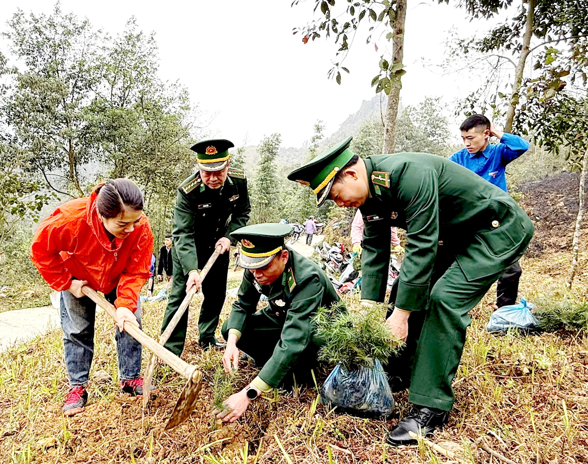 Giữ bình yên biên cương từ những việc làm thiết thực