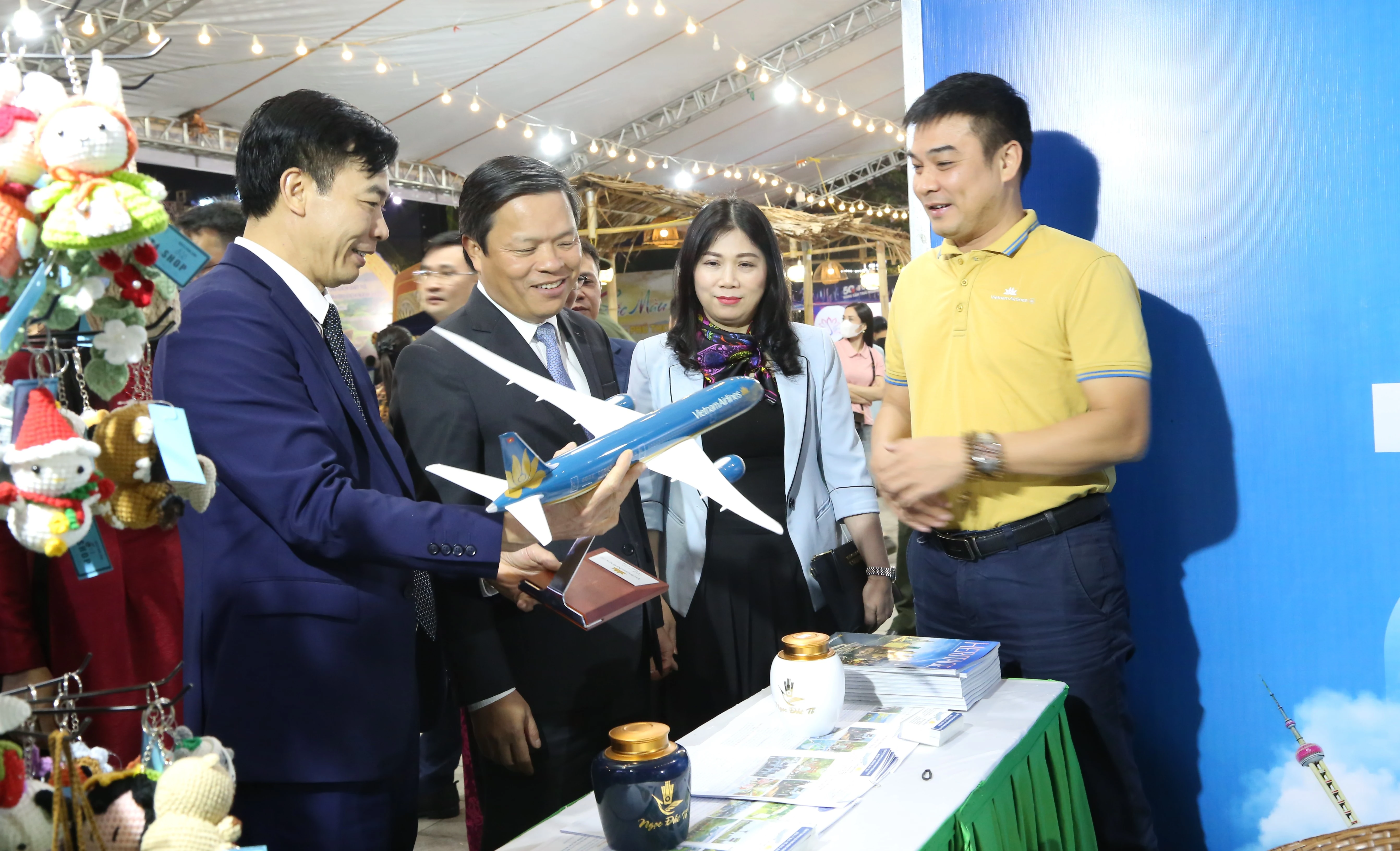 Khai mạc chương trình Sắc màu Du lịch Đất Tổ