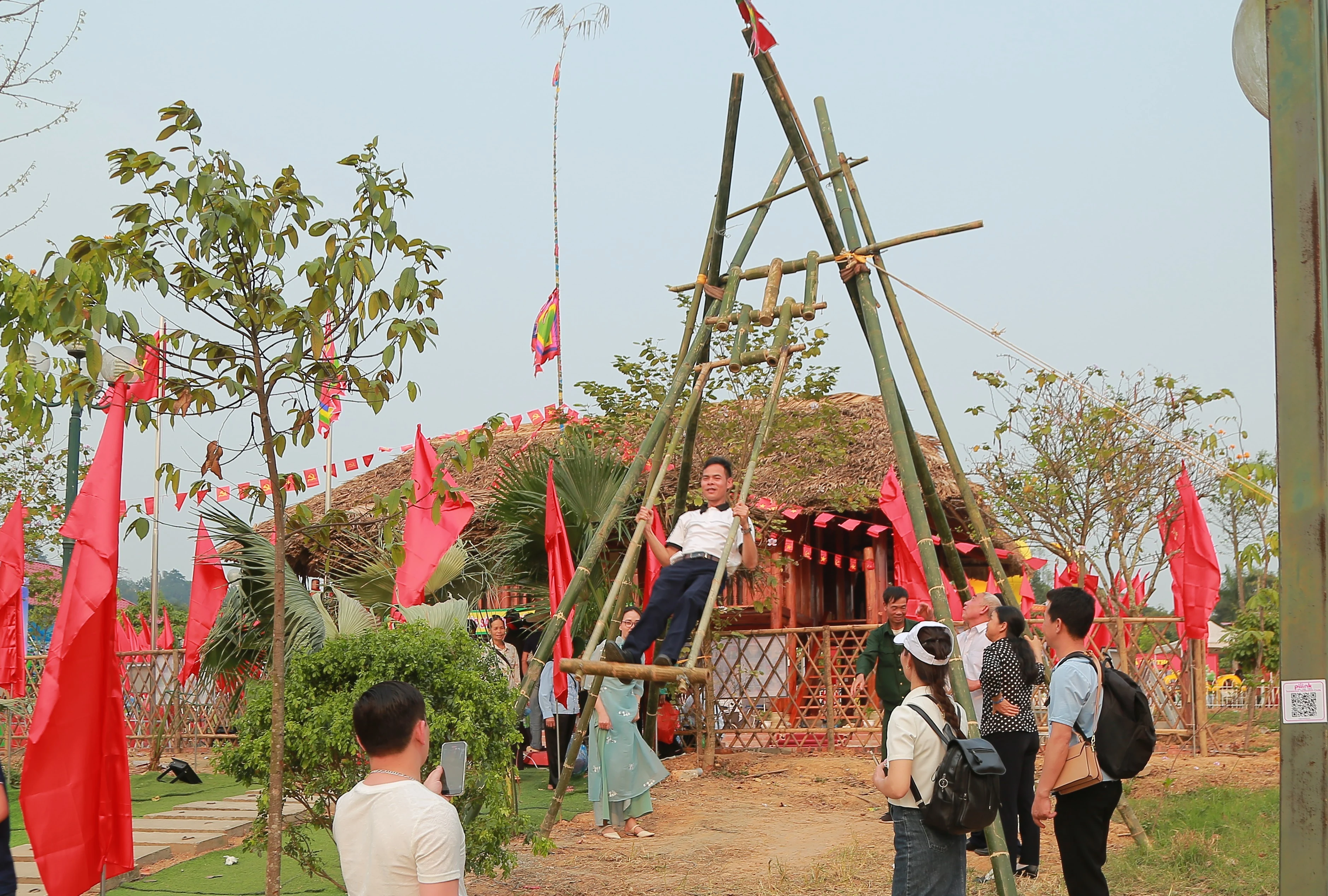 Nhiều trò chơi dân gian được tái hiện tại Lễ hội Đền Hùng