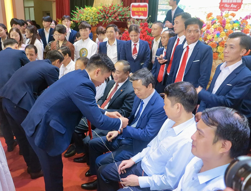 Trường Đại học Hùng Vương chào mừng Tết cổ truyền Bunpimay Lào năm 2025