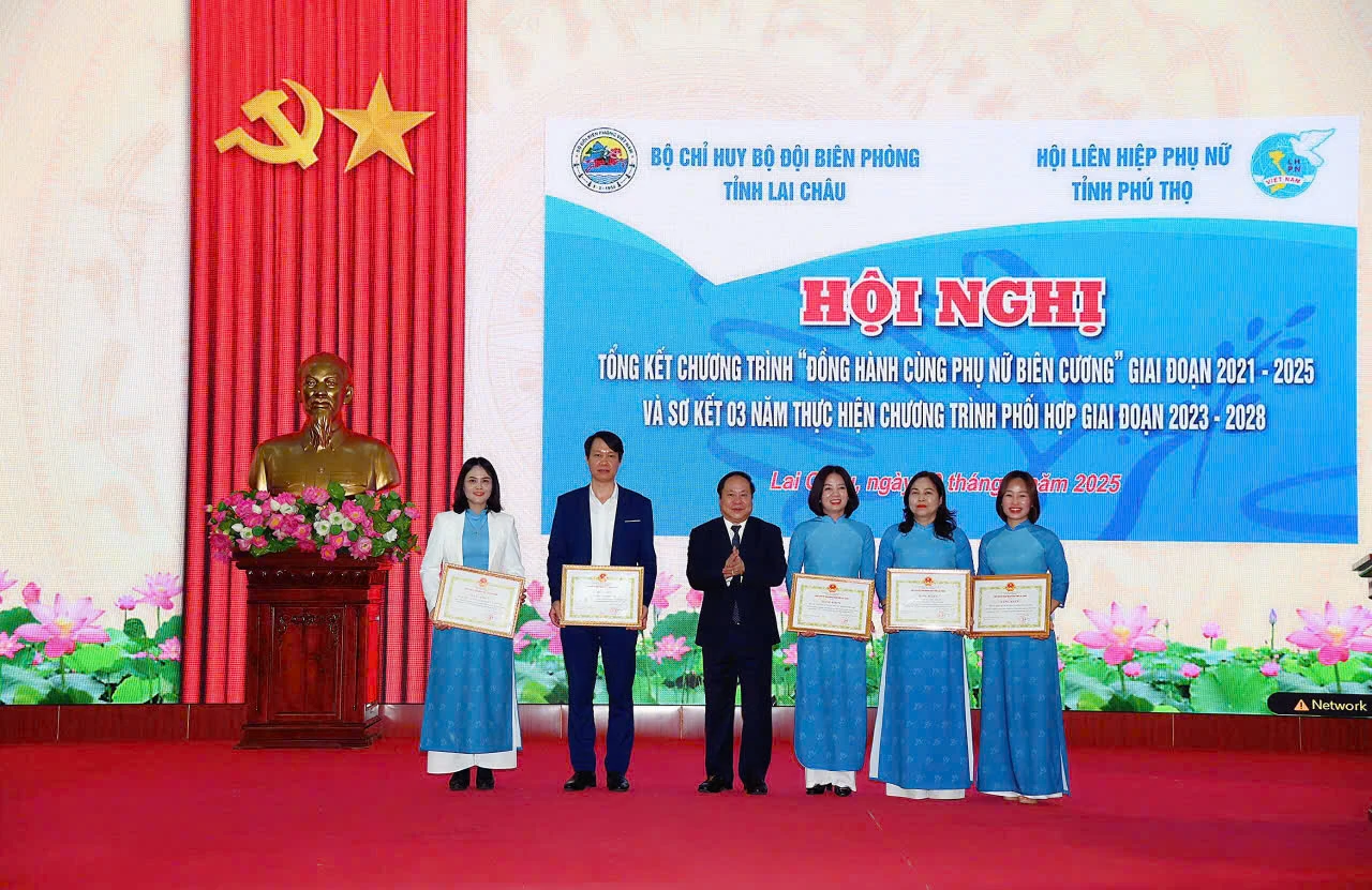 Tổng kết chương trình Đồng hành cùng phụ nữ biên cương