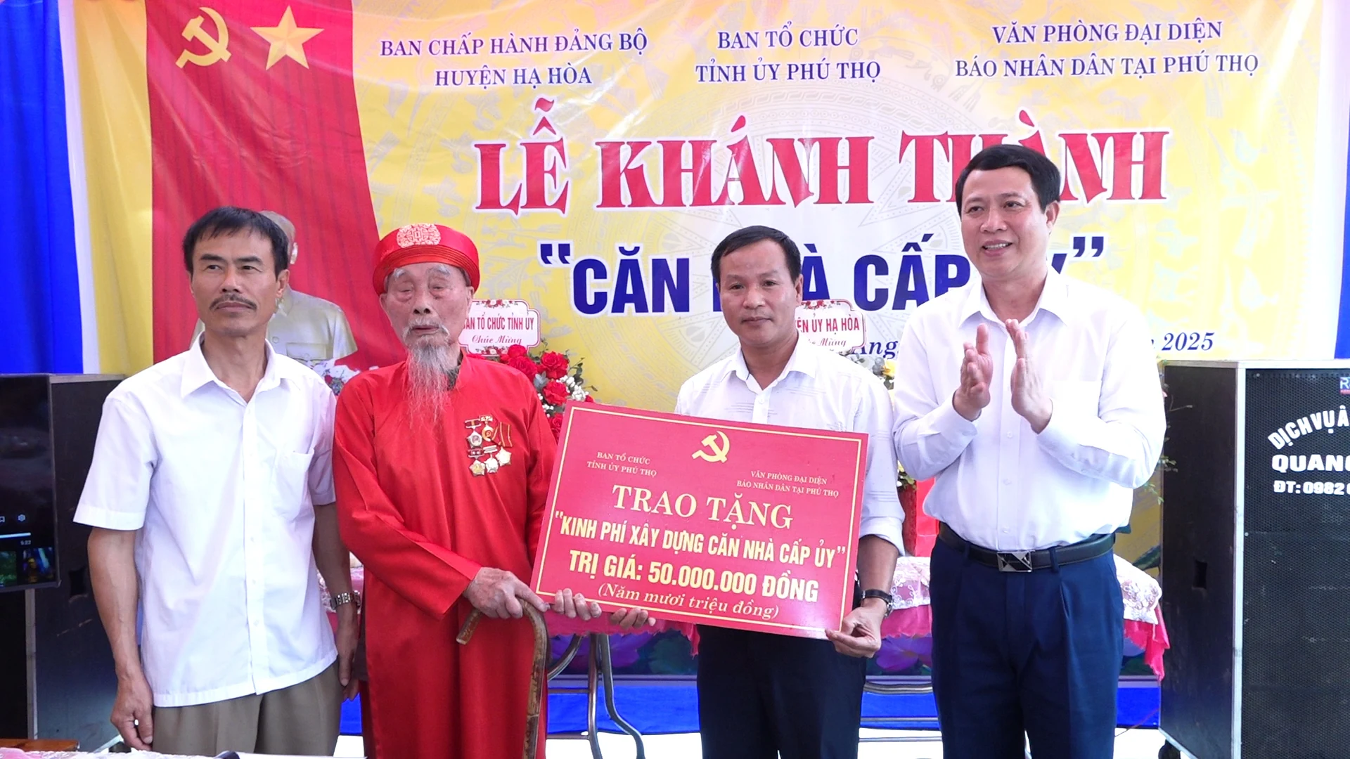 Khánh thành căn nhà cấp ủy tại huyện Hạ Hòa