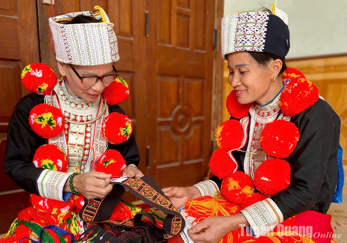 Người Dao thôn Tân Quang giữ nghề thêu truyền thống