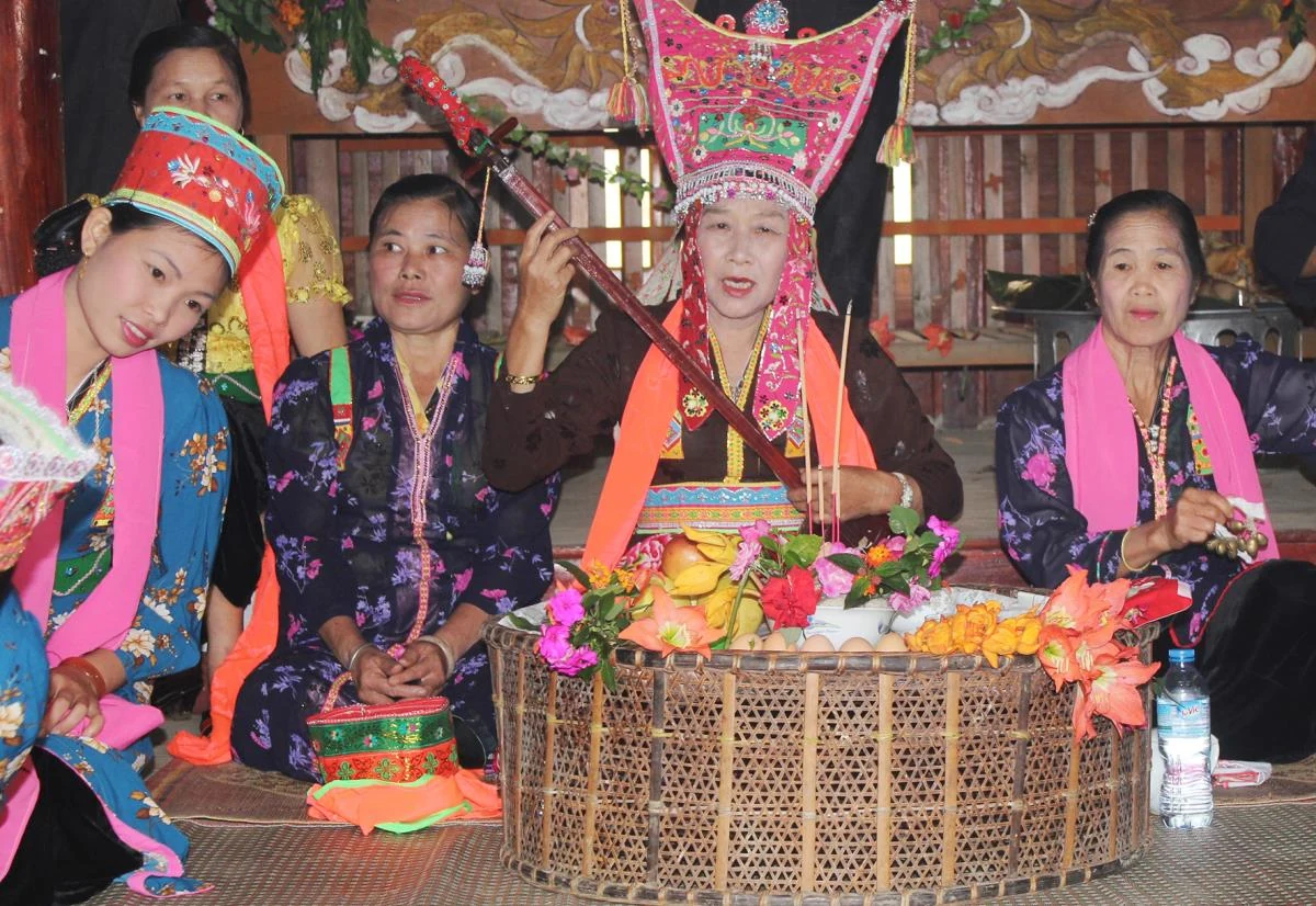 Còn mãi lời Then nơi cuối trời Tây Bắc