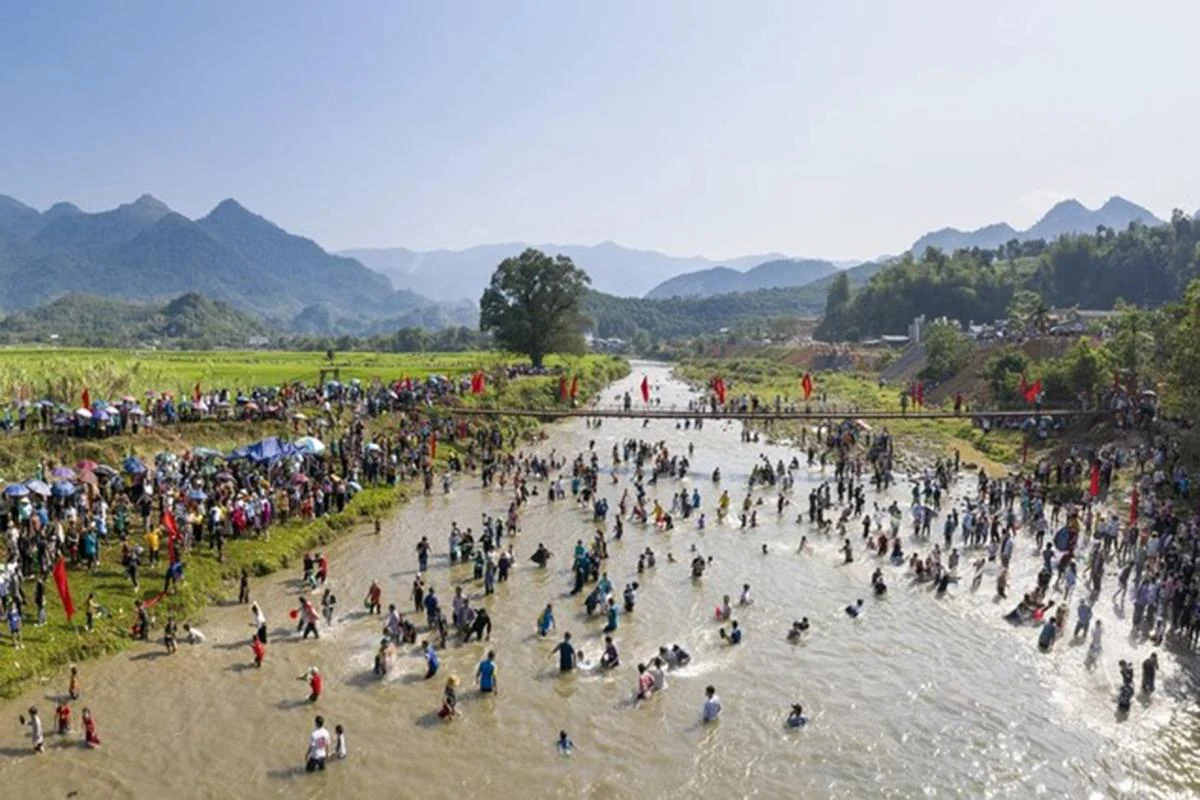 Còn mãi lời Then nơi cuối trời Tây Bắc