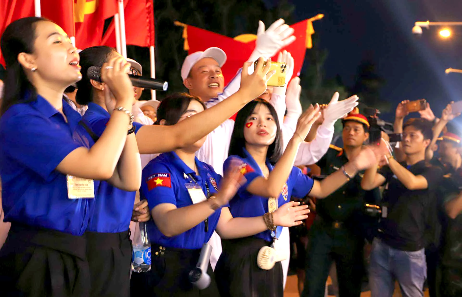 Gắn kết tình quân dân