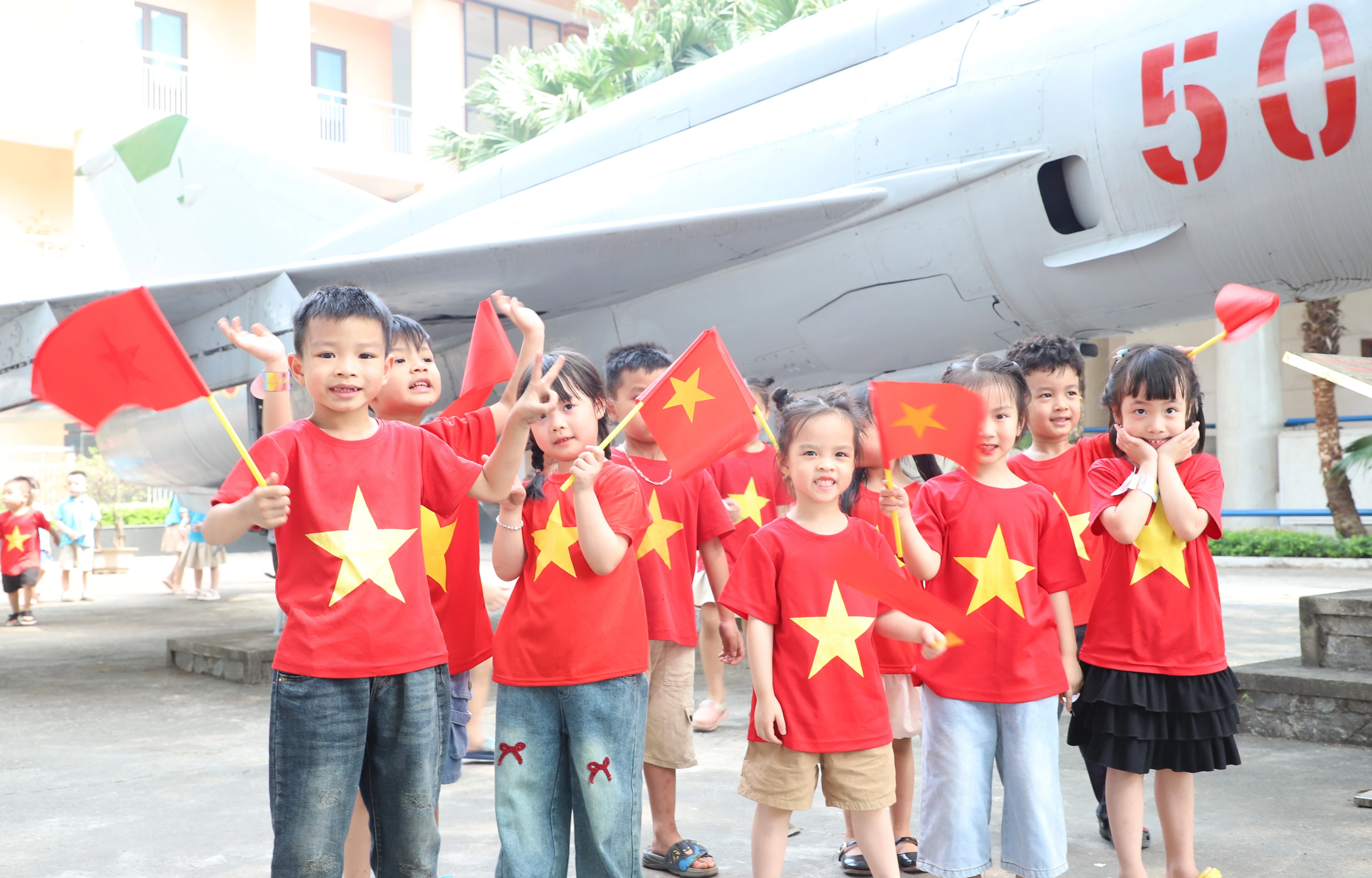 Nhiều trường học tổ chức các hoạt động hướng về ngày 30/4