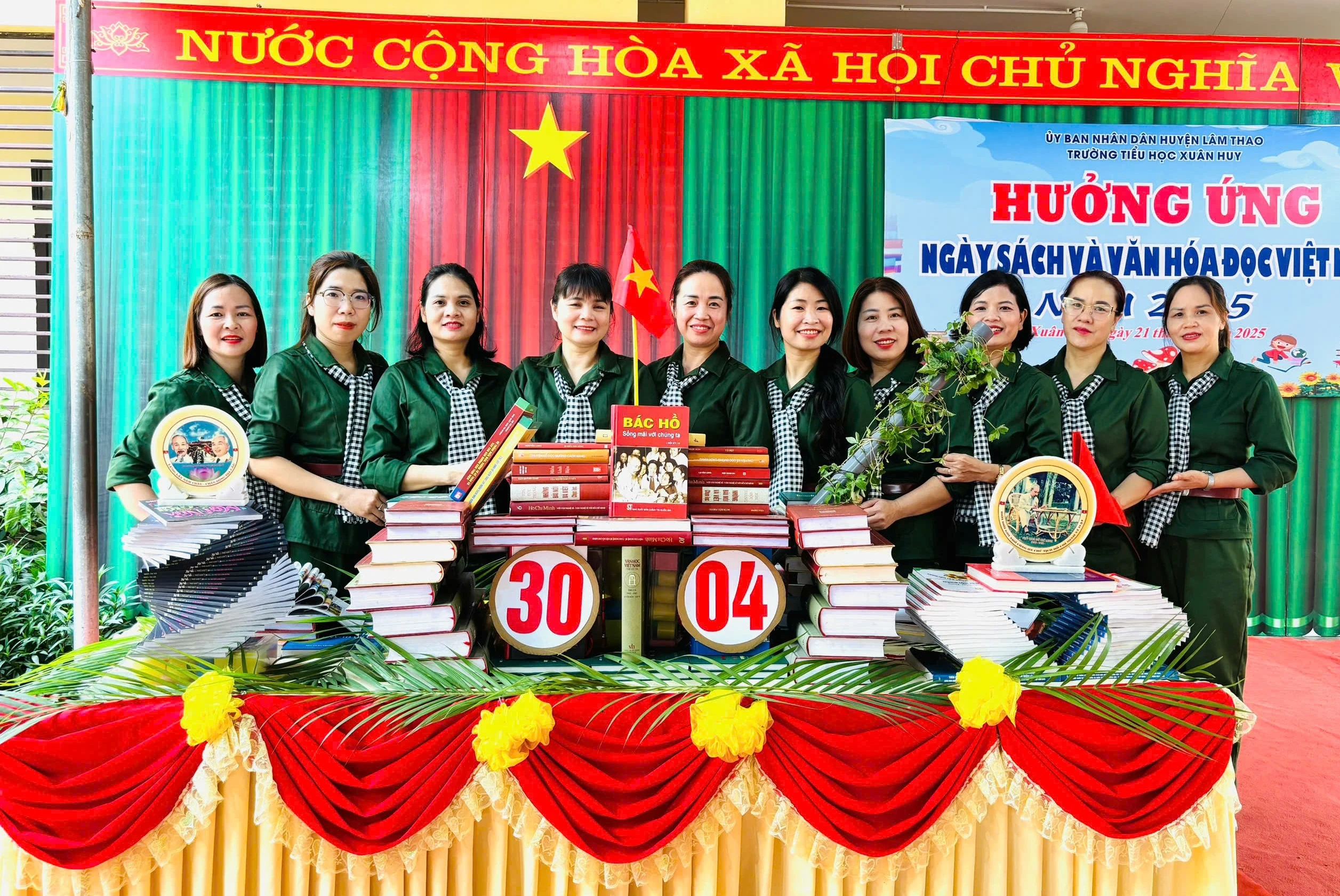 Nhiều trường học tổ chức các hoạt động hướng về ngày 30/4