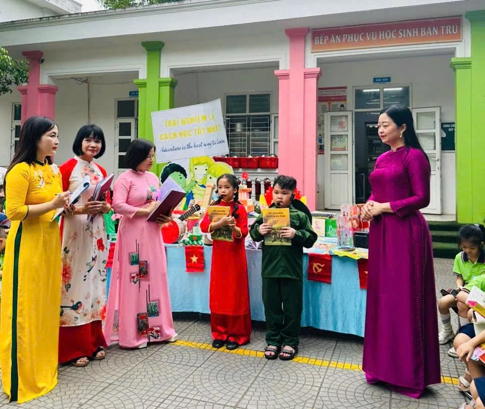 Nhiều trường học tổ chức các hoạt động hướng về ngày 30/4