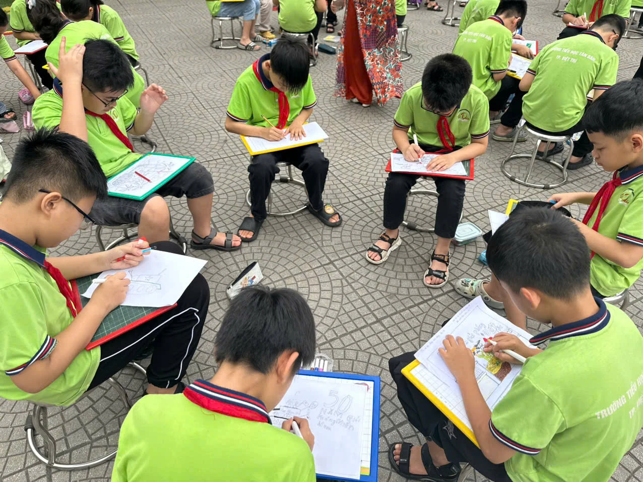 Nhiều trường học tổ chức các hoạt động hướng về ngày 30/4